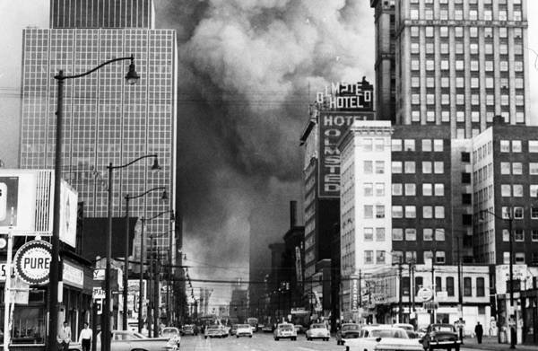 Great_plumes_of_smoke_billow_forth_from_the_fire_which_consumed_the_Theatrical_Grill_September_13_1960.jpg
