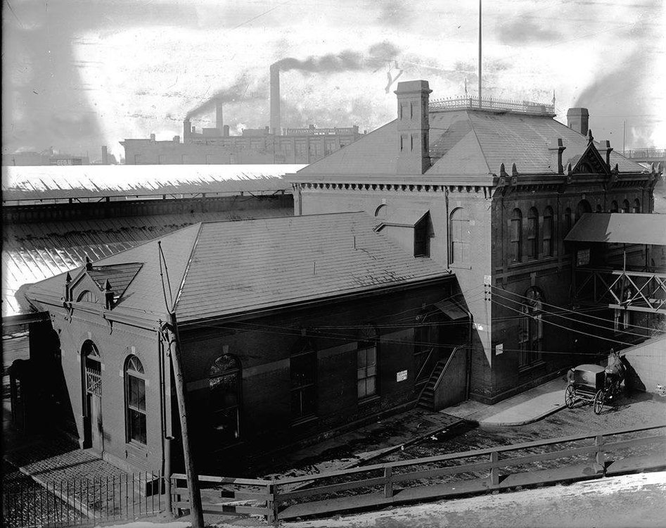 Cleveland-ErieRR-station-ColumbusRoad-c1900-2.jpg
