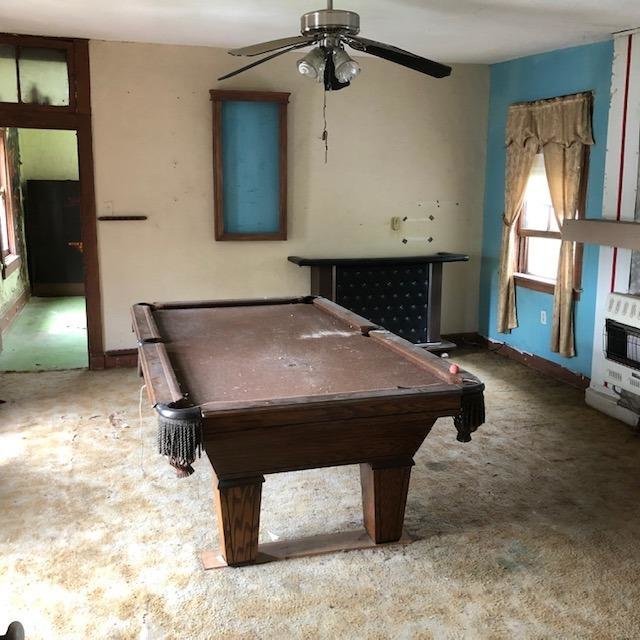130508542_pooltable.jpg.87da8dd754f1ee6aae1032c288a522e5.jpg