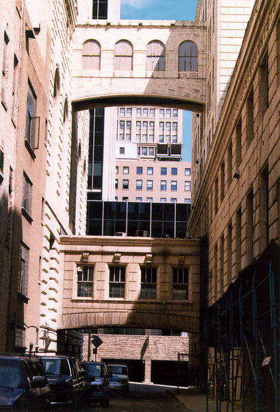 Alley-between-RaceVine-in-Cincinnati.jpg