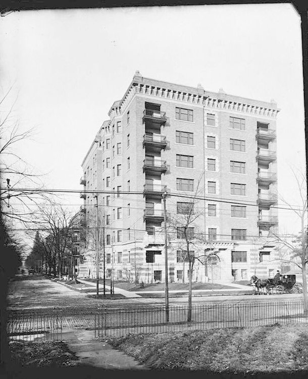 Hotel_St_Regis_Euclid_at_East_82nd_Street_Cleveland_Ohio-1900s.jpg