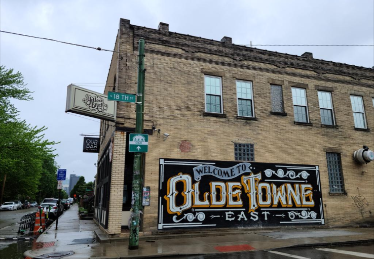 1644204766_OldeTowneEastmuralatyellowbrick.png.fff775096fad79b563341af6be1c7b57.png