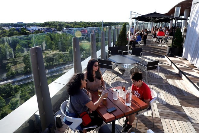 768974278_Dublinrooftopdiningview.jpg.784c13a997e0b0ac4cdce4f85eae7c0d.jpg