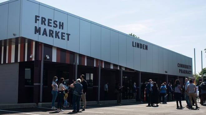 1083349764_LindenMarket.jpg.a7d877fd22f7357e7f8d45d593d2212c.jpg