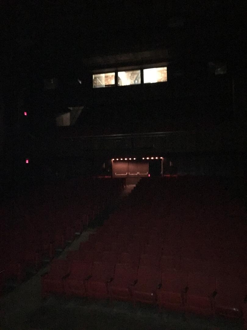 theater1.jpg.68bed08d9c7452486169c037c8dec243.jpg