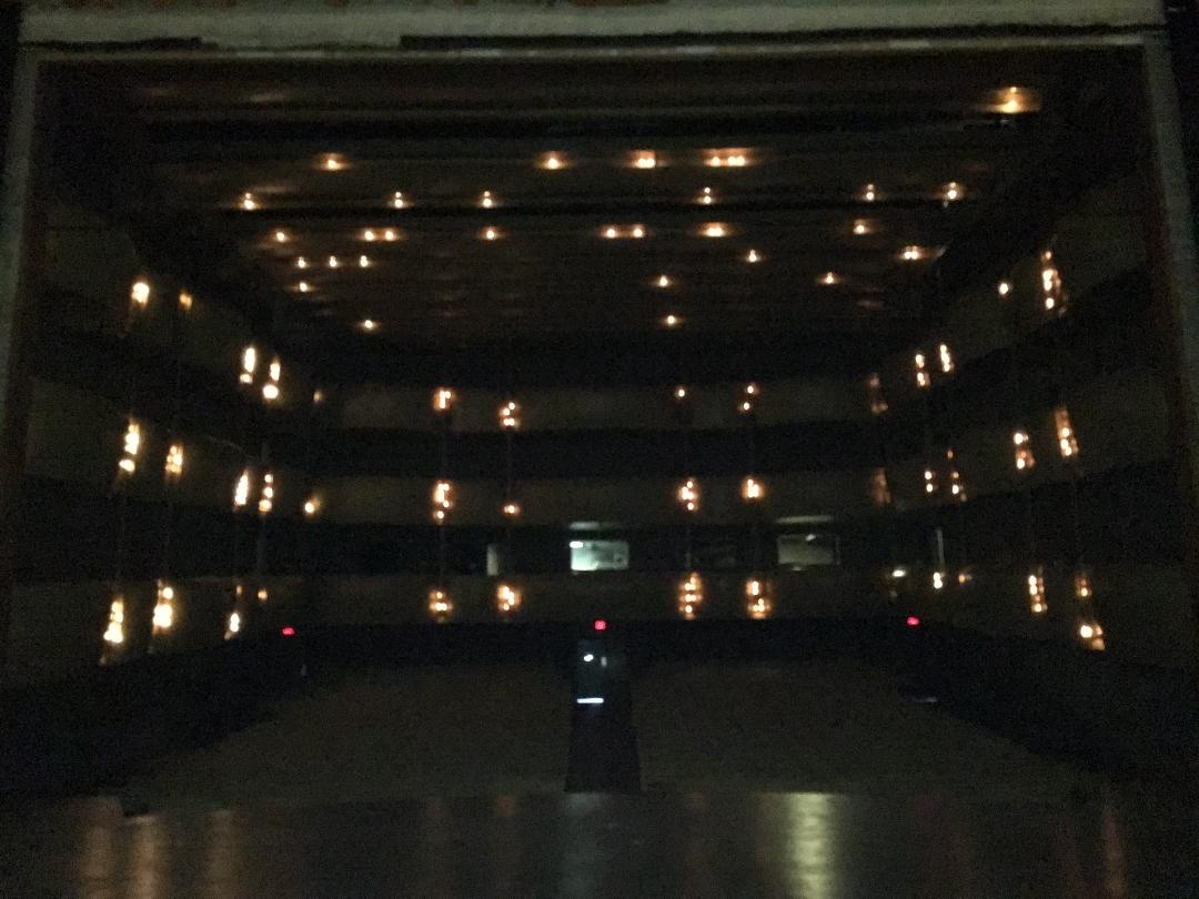 theater3.jpg.55b90890922b0f1c2616a41cea1e178a.jpg