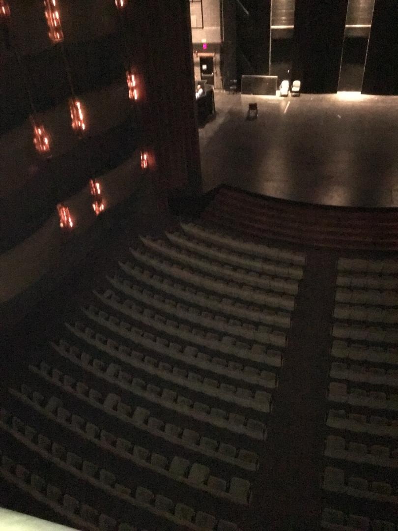 theater4.jpg.cb1b15e52506bcd1ec82a4638f7d2fe0.jpg