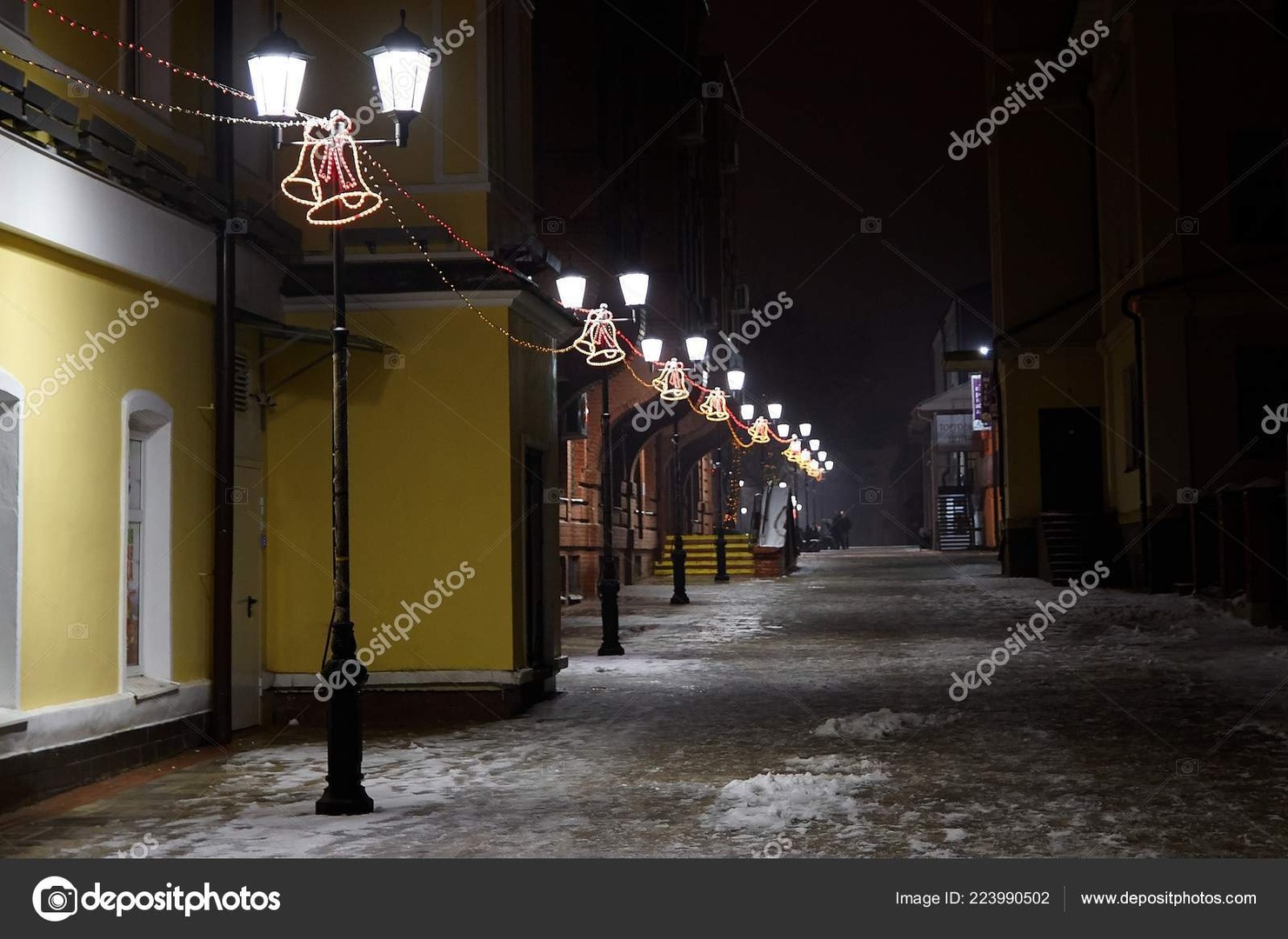 depositphotos_223990502-stock-photo-bright-light-vintage-lamp-post.jpg