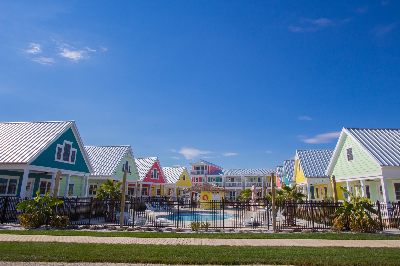 1014407746_BoardwalkPool2.thumb.jpg.da2e8fc76a41f0698d136ecc8d8ed84a.jpg