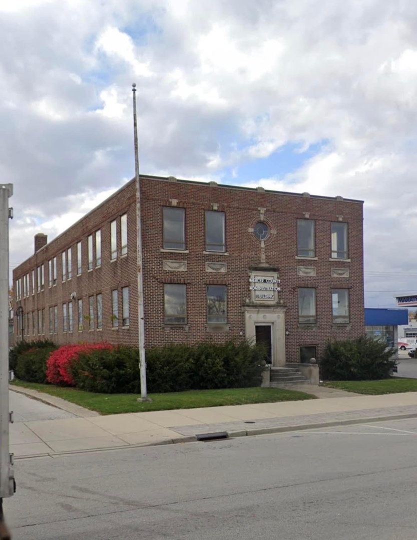 61254162_OldAdminBuilding.thumb.jpg.08d65d7e638b57a1e53060d4dc11c026.jpg