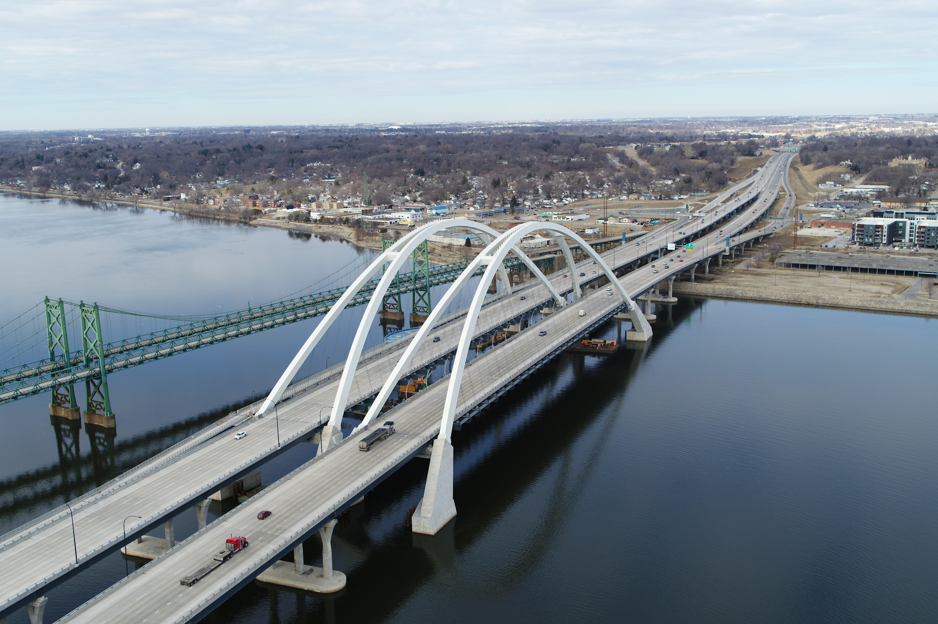 view_of_the_new_and_old_i-74_bridge_looking_northwest_with_bettendorf_ia_in_the_distance-_march_1_2022.thumb.jpg.b756b14f7fc56de209bb65bdac134ab0.jpg